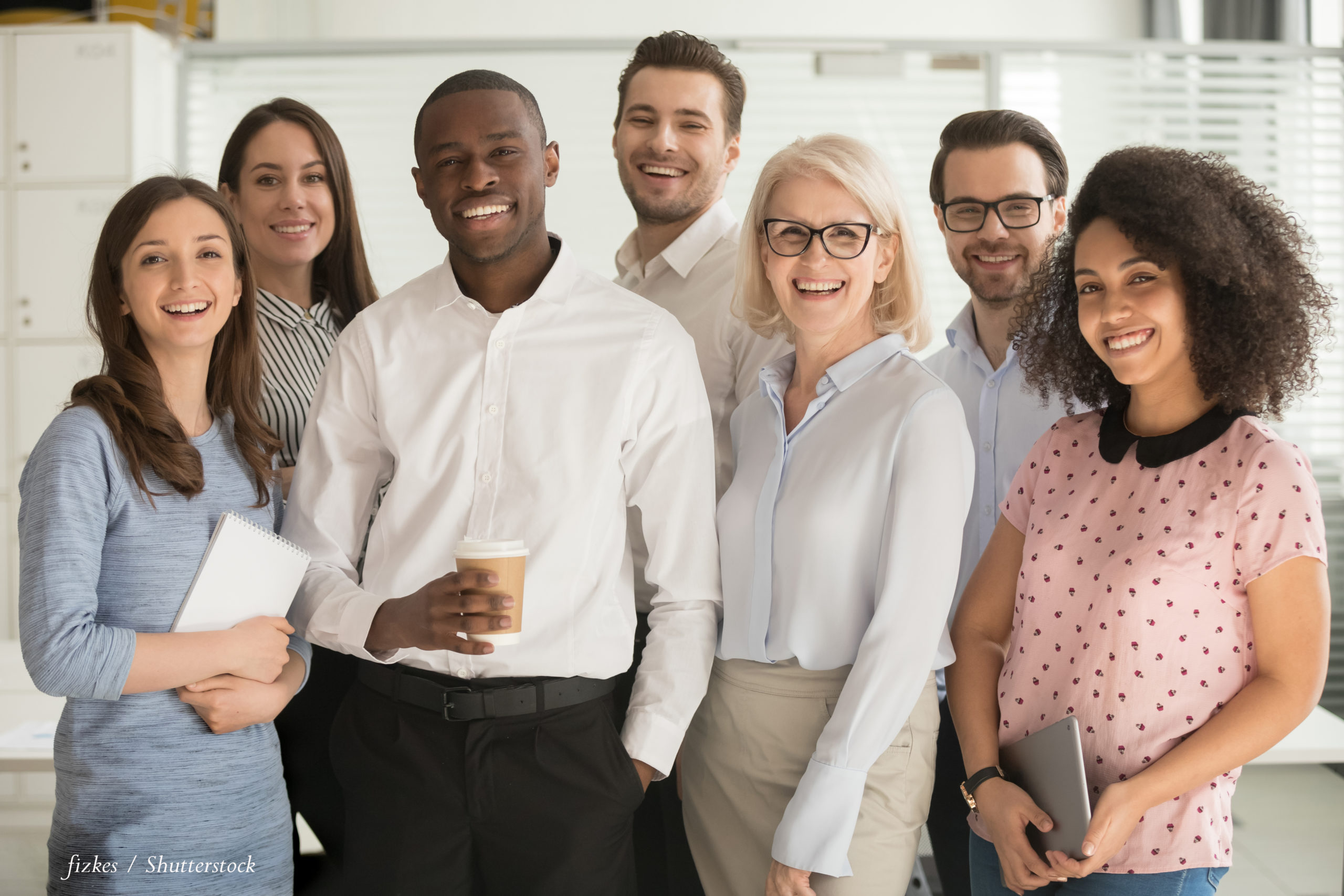 Employees group. Европейцы работники. Европейцы группа людей. Diversity женщины. Афро студенты.